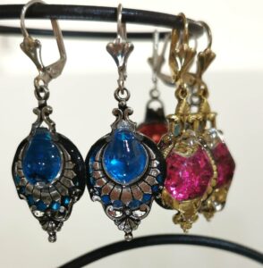 Une paire de boucles d'oreilles